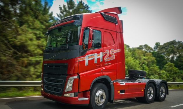 Volvo FH ganha versão especial de 25 anos