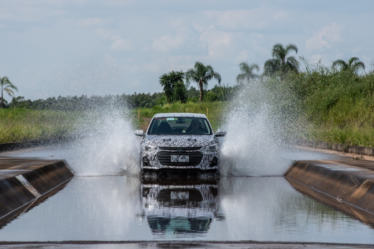 Novo sedã da GM terá motor turbo