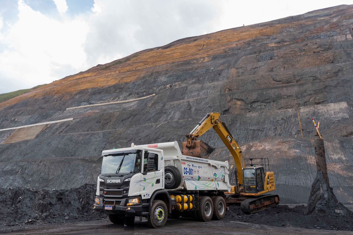 Scania G 410 6x4 - caminhão a gás - Gerdau - foto rogério augusto de oliveira