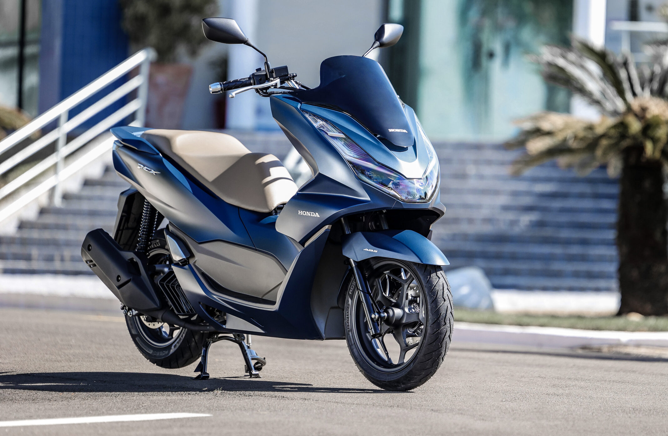 Honda PCX tem nova geração e motor mais potente AutoIndústria