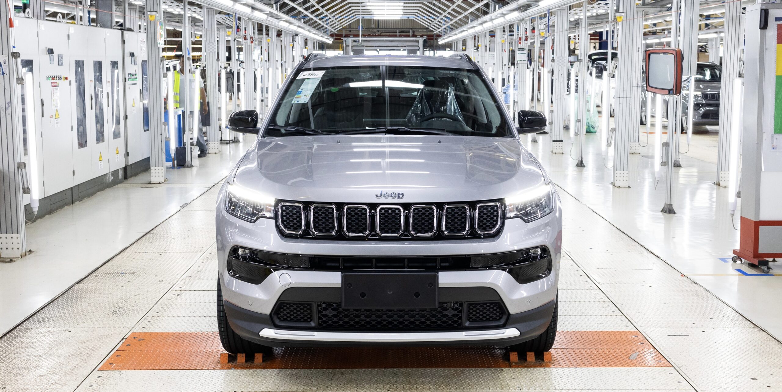 Jeep Compass atinge 450 mil unidades fabricadas no País