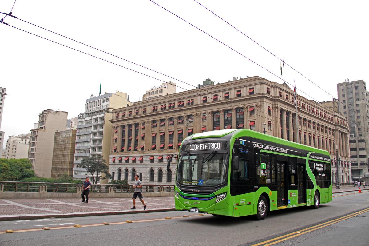 Ônibus elétrico Volvo BZL inicia teste em São Paulo