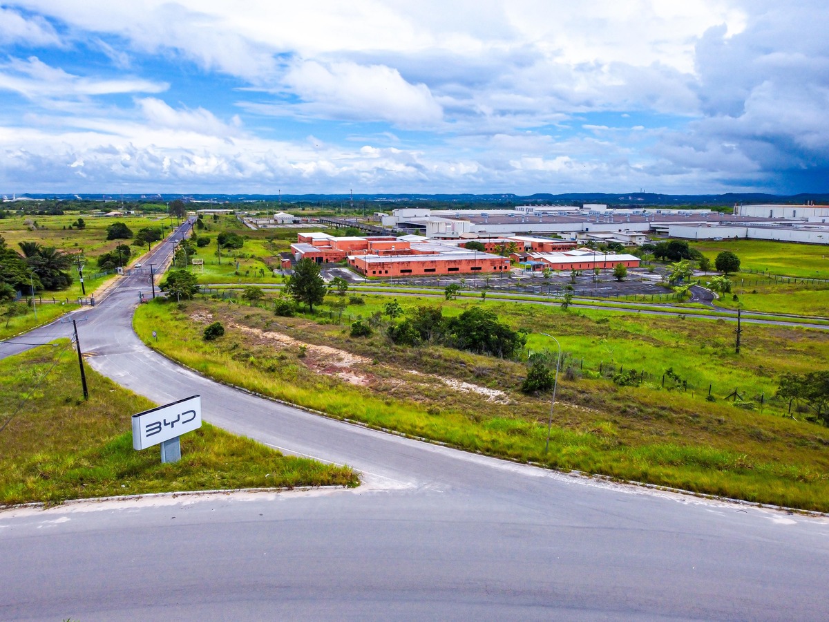 BYD inicia obras da fábrica na Bahia