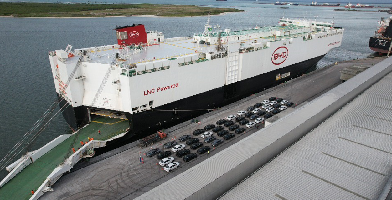BYD traz mais de 5,4 mil carros para o Brasil em navio próprio