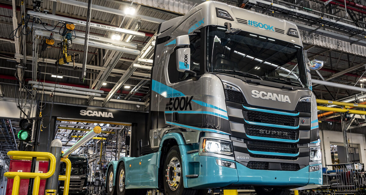 Scania enaltece 500 mil caminhões produzidos no Brasil com edição única