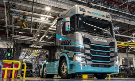 Scania enaltece 500 mil caminhões produzidos no Brasil com edição única