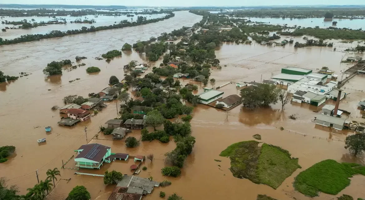 No Rio Grande do Sul, 300 concessionárias paralisadas pelas chuvas