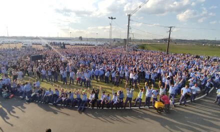 Trabalhadores rejeitam proposta da Renault e fazem protesto de um dia