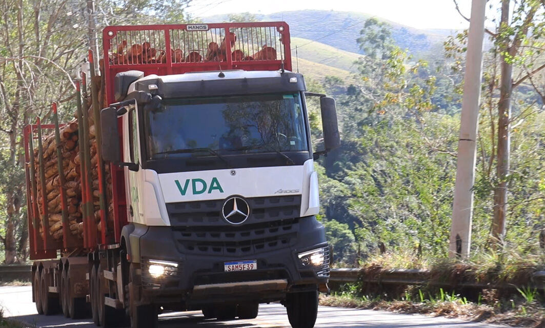 VDA escolhe Mercedes-Benz Arocs 3351 para nova operação florestal