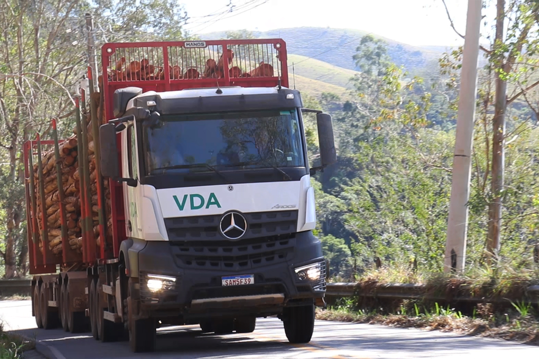 VDA escolhe Mercedes-Benz Arocs 3351 para nova operação florestal