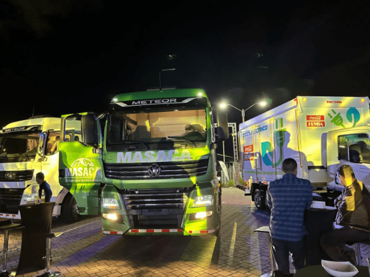 VWCO entrega caminhões Meteor e e-Delivery na Costa Rica