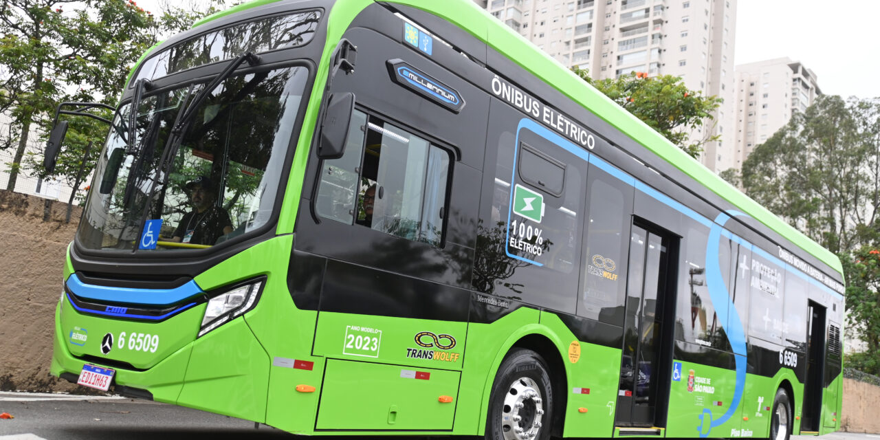 Mercedes-Benz lança ônibus elétrico brasileiro na Argentina