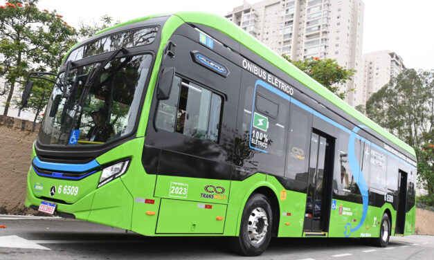 Mercedes-Benz lança ônibus elétrico brasileiro na Argentina