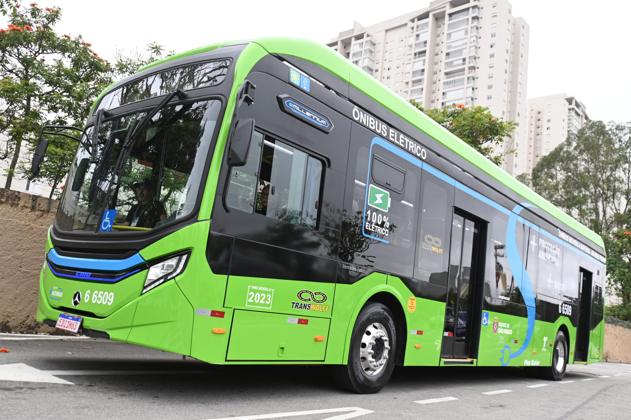 Mercedes-Benz lança ônibus elétrico brasileiro na Argentina