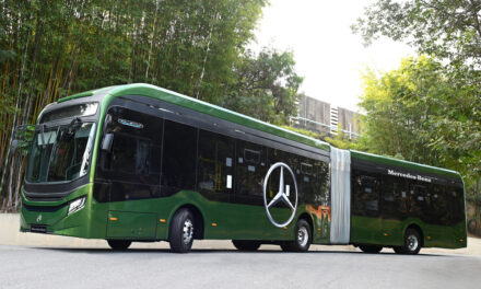 Mercedes-Benz encaminha a produção de ônibus articulado elétrico