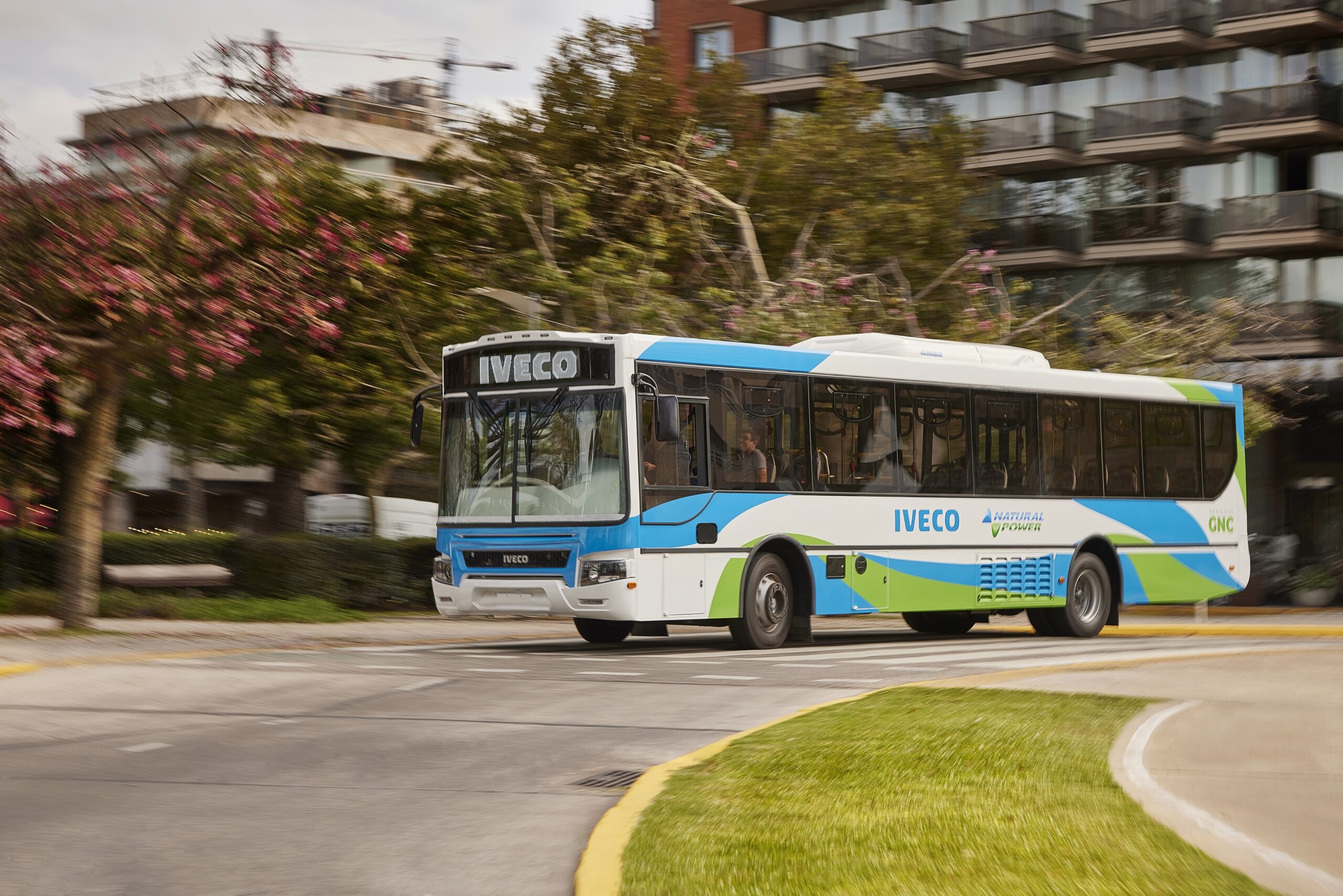 Iveco programa testes no Brasil com ônibus a gás e biometano