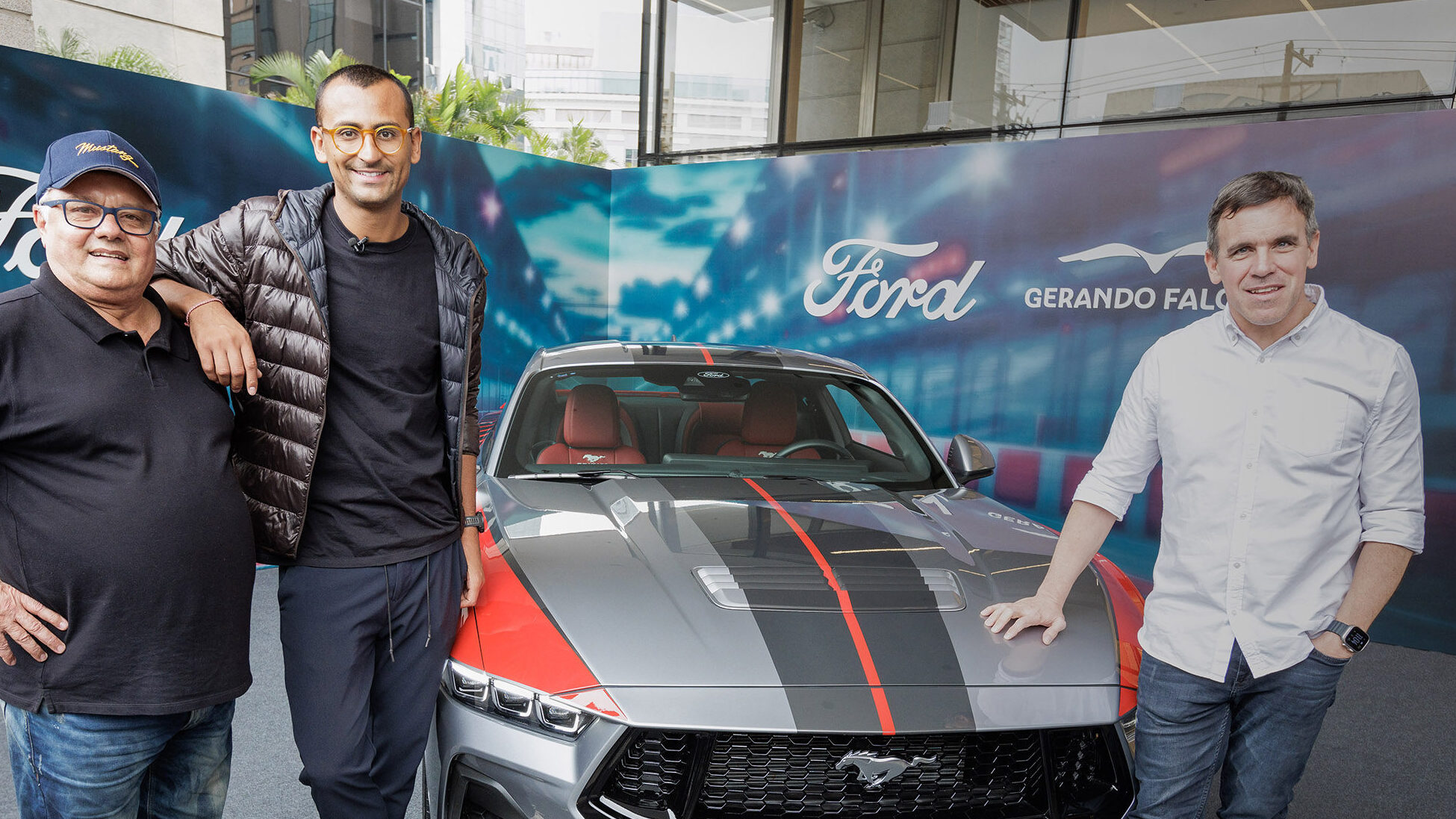 Ford doa Mustang GT personalizado para a ONG Gerando Falcões