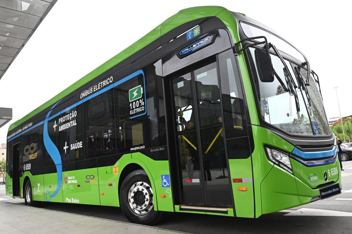 Mercedes-Benz amplia presença em São Paulo com ônibus elétrico