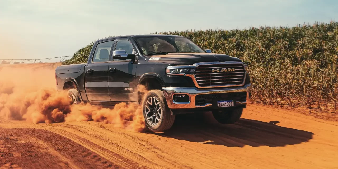 Linha 2025 da RAM 1500 tem motor biturbo e  preços acima de R$ 500 mil