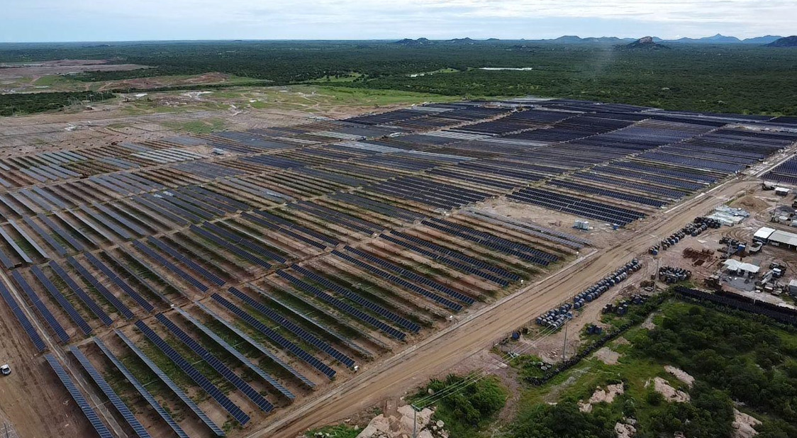 Mercedes-Benz se torna sócia da Raízen em projeto de energia solar