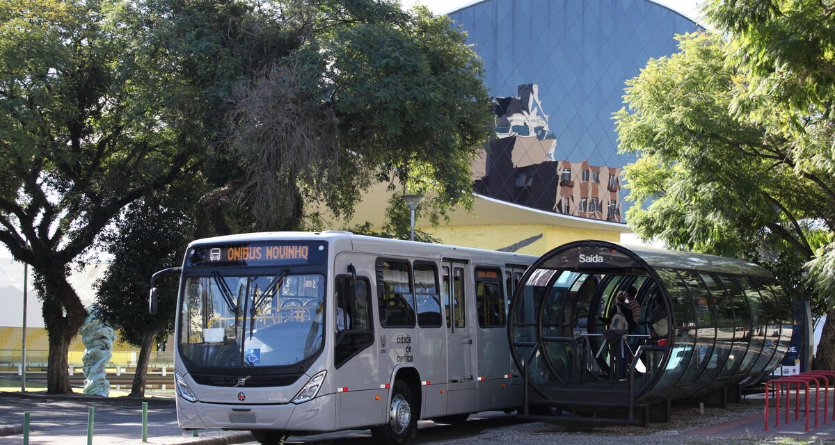 Volvo entrega 95 ônibus para renovação de frota de Curitiba