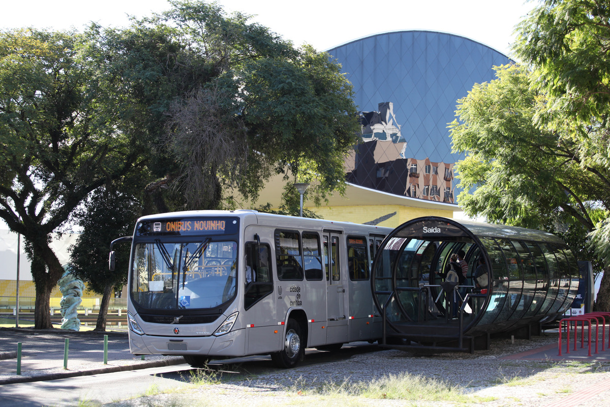 Volvo entrega 95 ônibus para renovação de frota de Curitiba