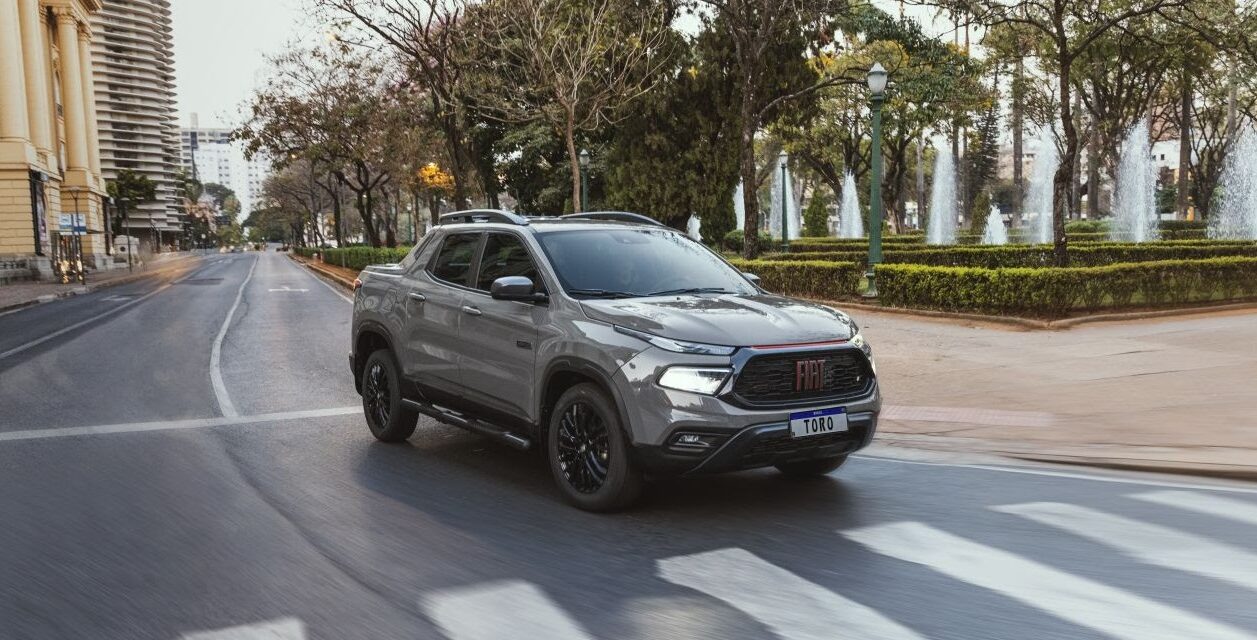 Versão Ultra da Fiat Toro retorna ao mercado com motor flex