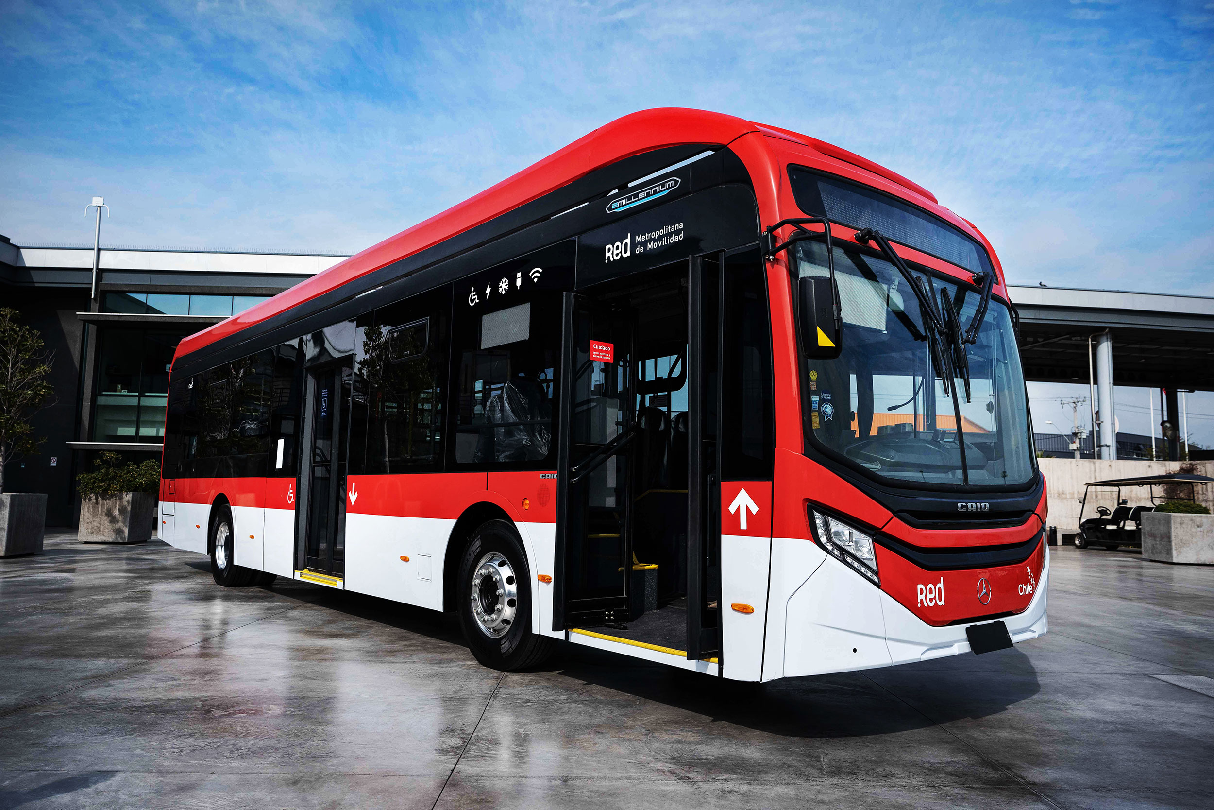 Mercedes-Bens testa ônibus elétrico no Chile