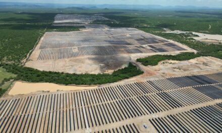 Mercedes-Benz já tem energia solar para suprir suas duas fábricas