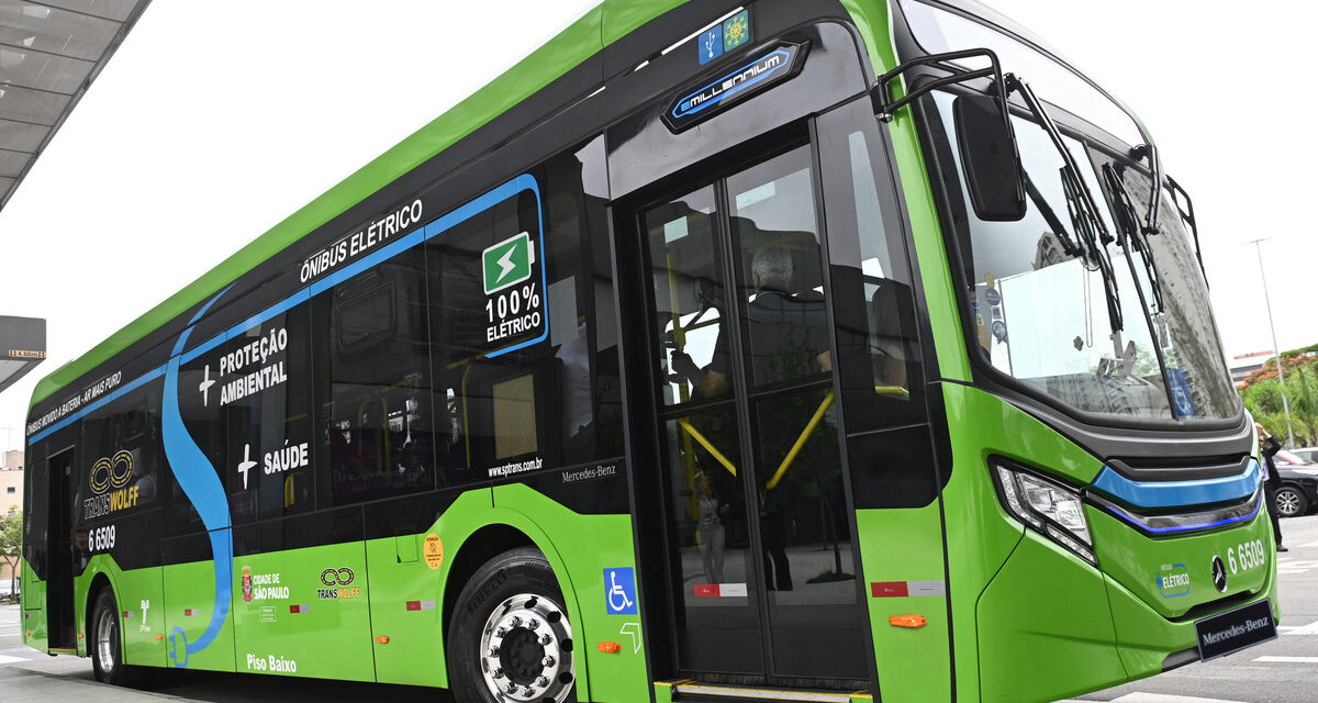 Mercedes-Benz testa o ônibus elétrico eO500U em BH