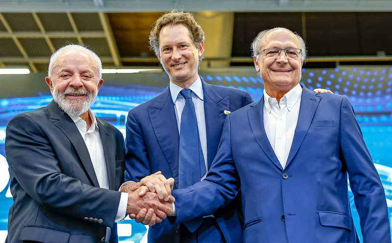 Na Stellantis em Betim, John Elkann exalta etanol e posição do Brasil no mundo